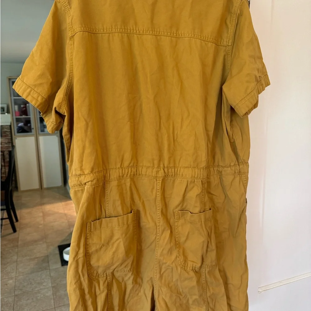 Old Navy Golden Button-Up Shirt - Picture 4 of 4
